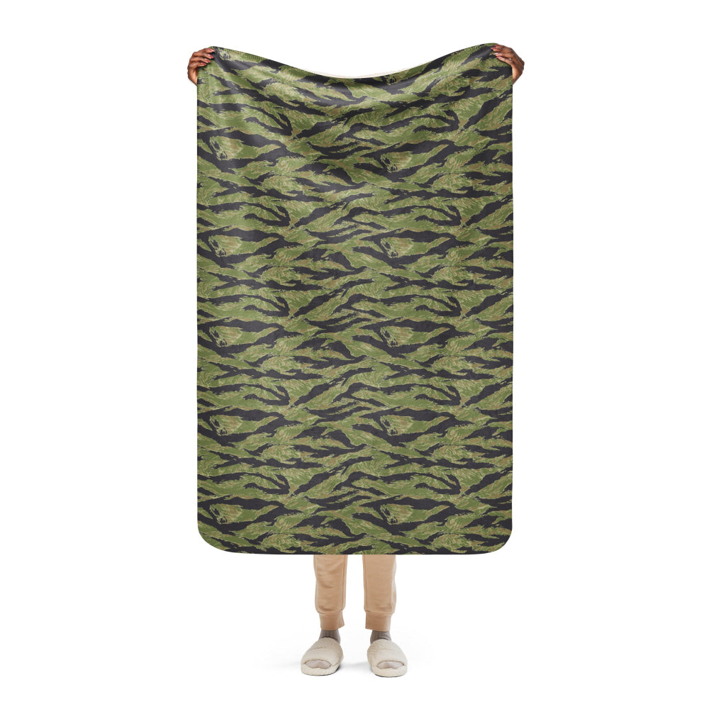 South Vietnam Original Tiger Stripe CAMO Sherpa blanket - 37″×57″ - Blanket