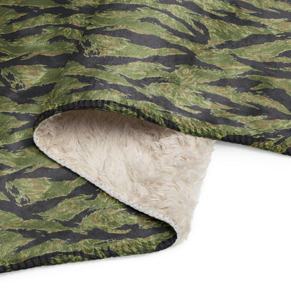 South Vietnam Original Tiger Stripe CAMO Sherpa blanket - Blanket