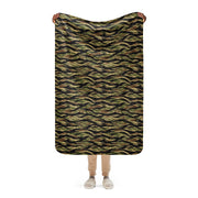 Tiger Stripe Early War CAMO Sherpa Blanket - 37″×57″