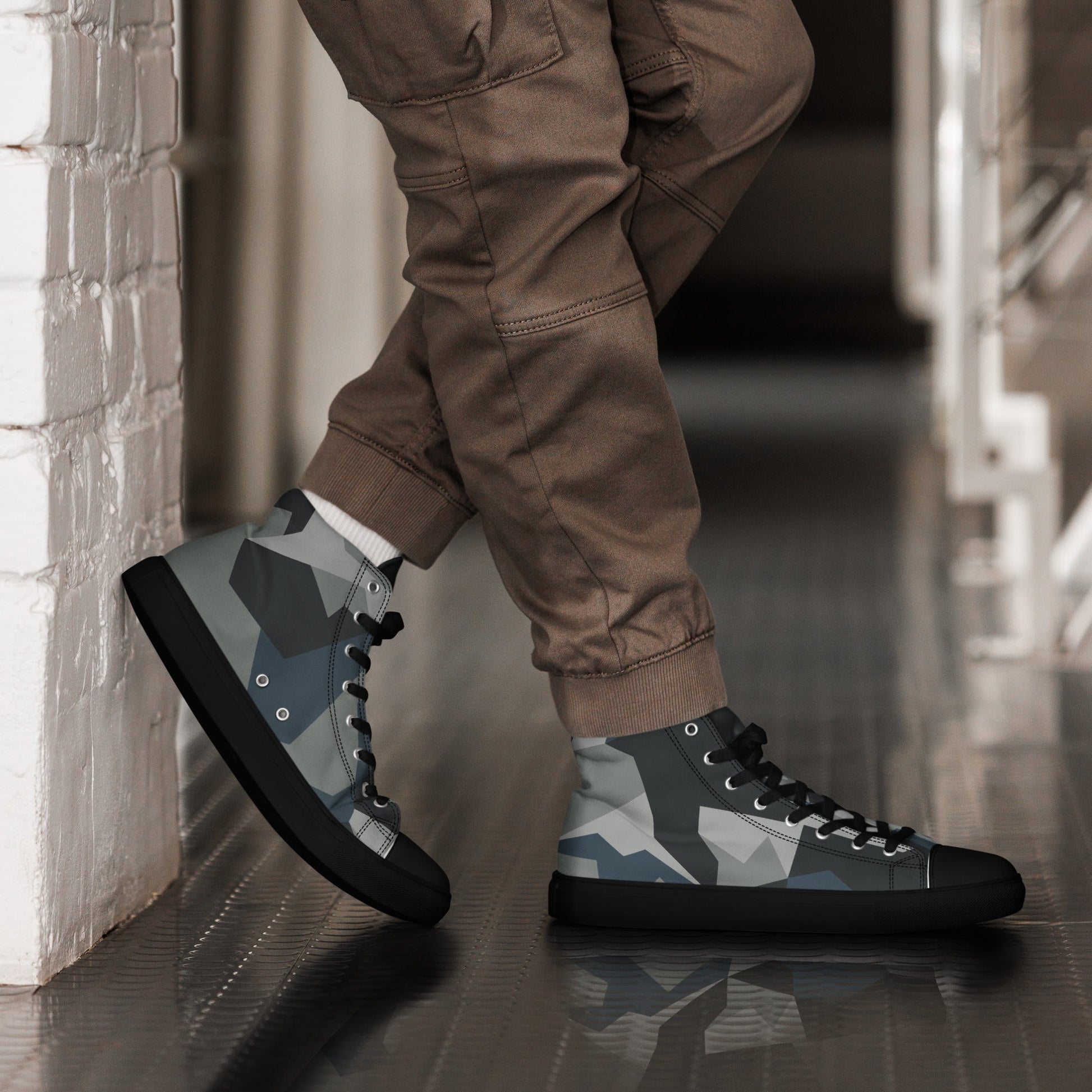 Swedish M90 Urban CAMO Mens high top canvas shoes - Black / 5 - High Top Canvas Shoes