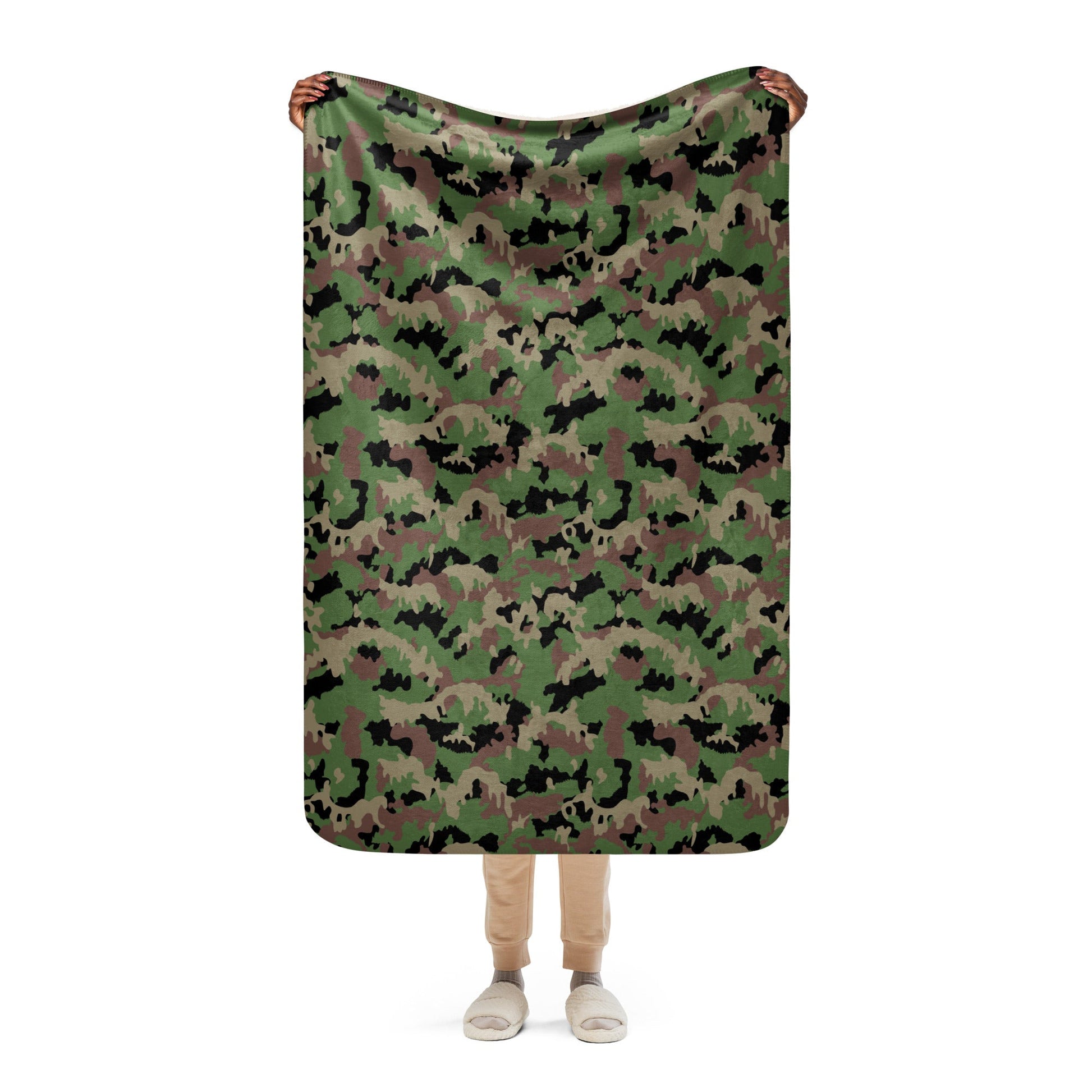 Swiss TAZ 90 CAMO Sherpa Blanket - 37″×57″