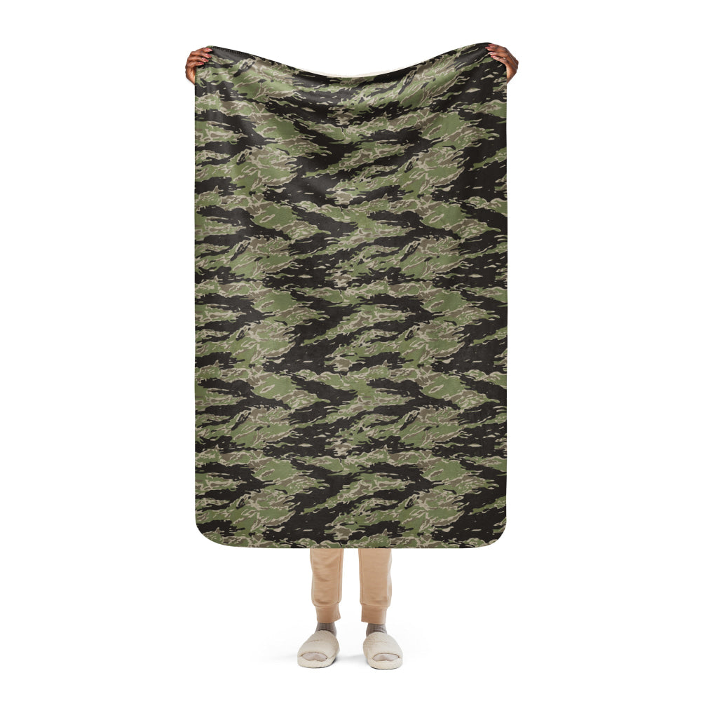 Taiwan Marine Corps Tiger Stripe CAMO Sherpa blanket - 37″×57″ - Blanket