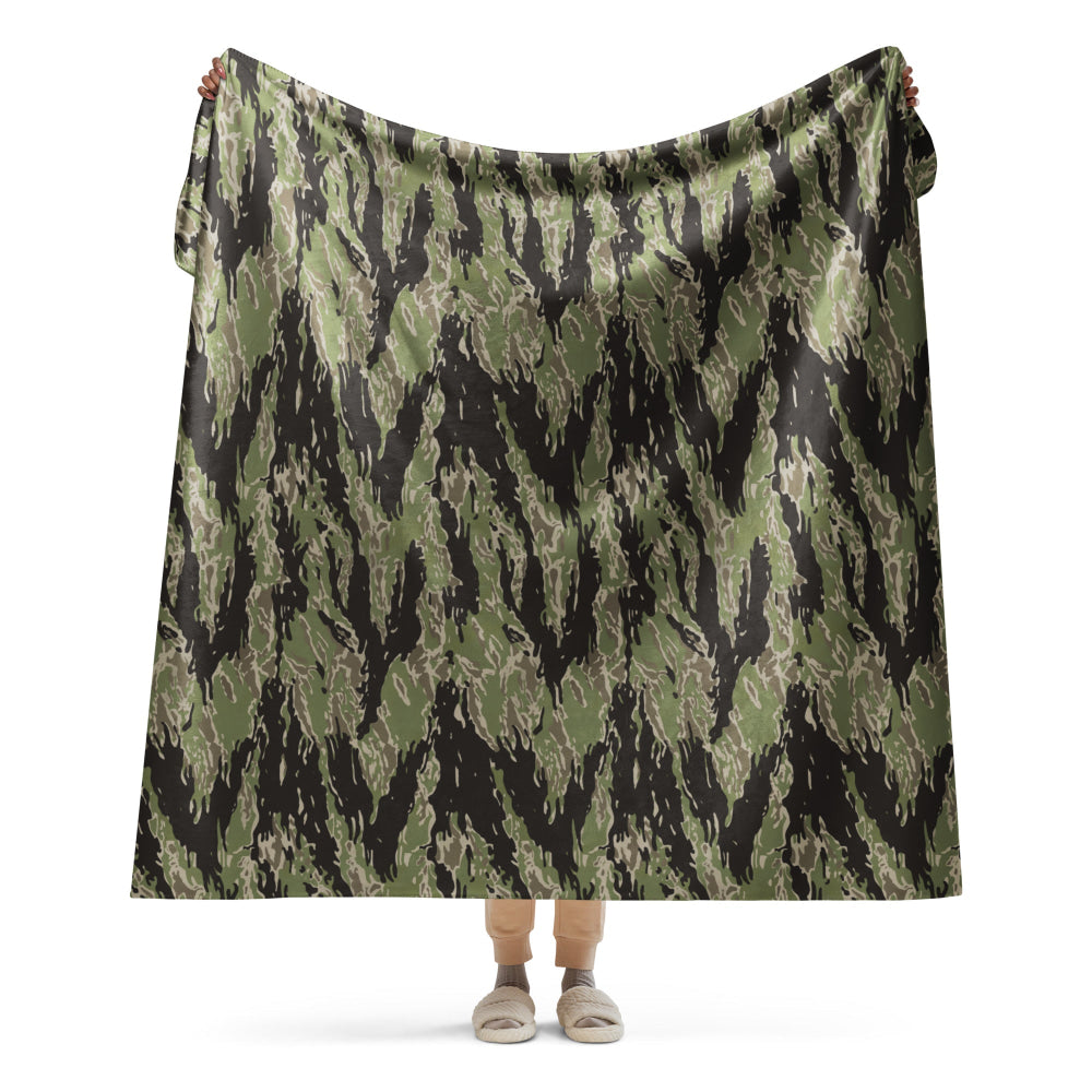 Taiwan Marine Corps Tiger Stripe CAMO Sherpa blanket - 60″×80″ - Blanket