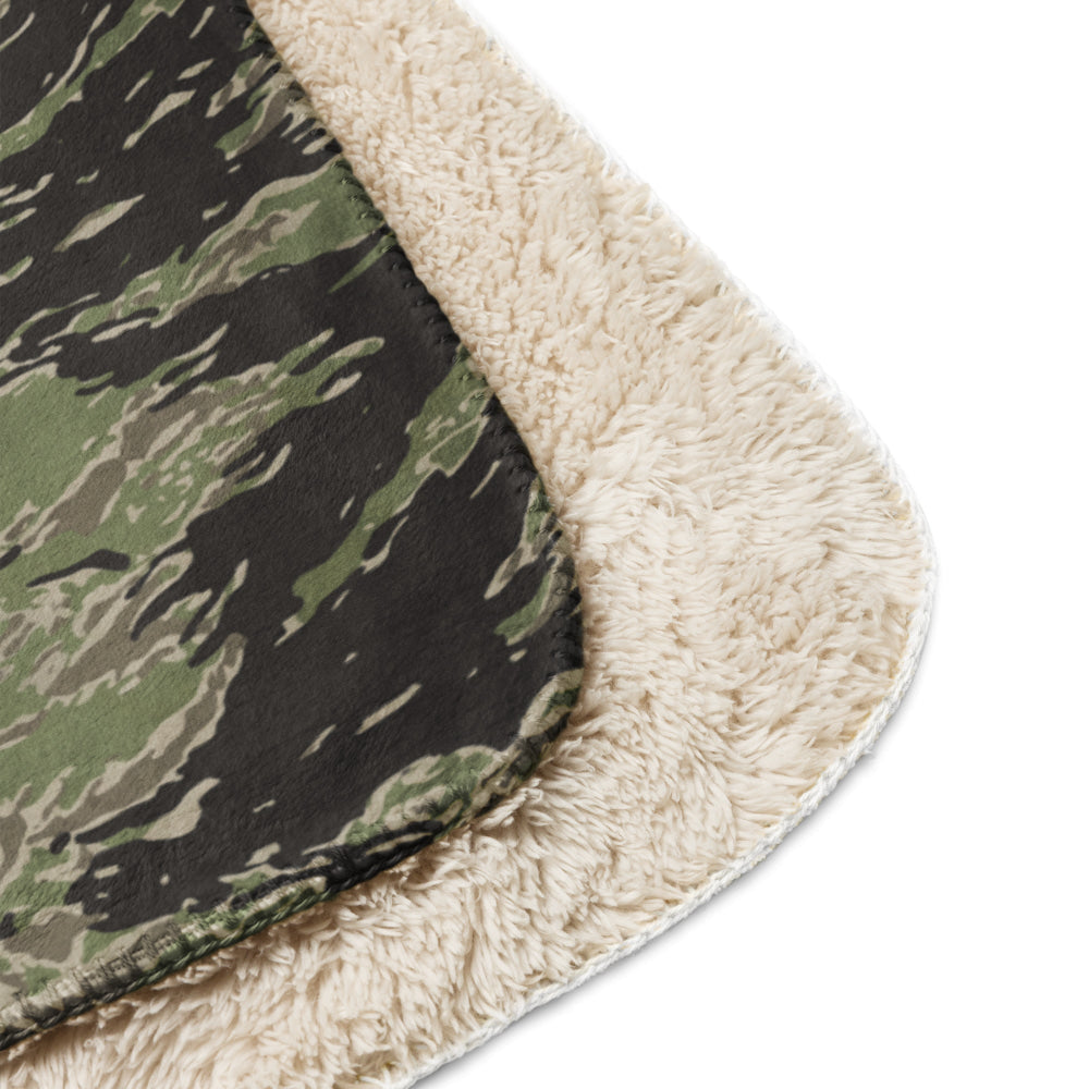 Taiwan Marine Corps Tiger Stripe CAMO Sherpa blanket - Blanket