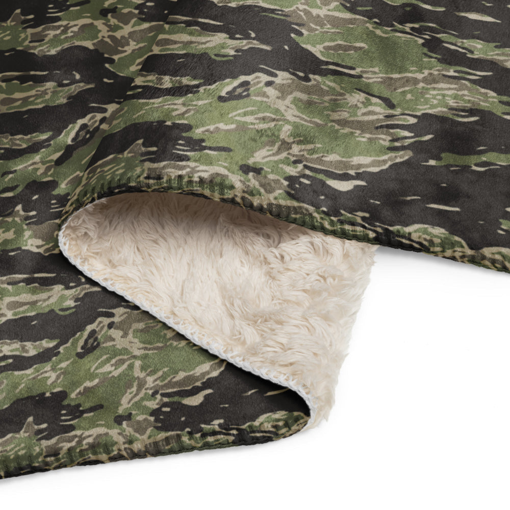 Taiwan Marine Corps Tiger Stripe CAMO Sherpa blanket - Blanket