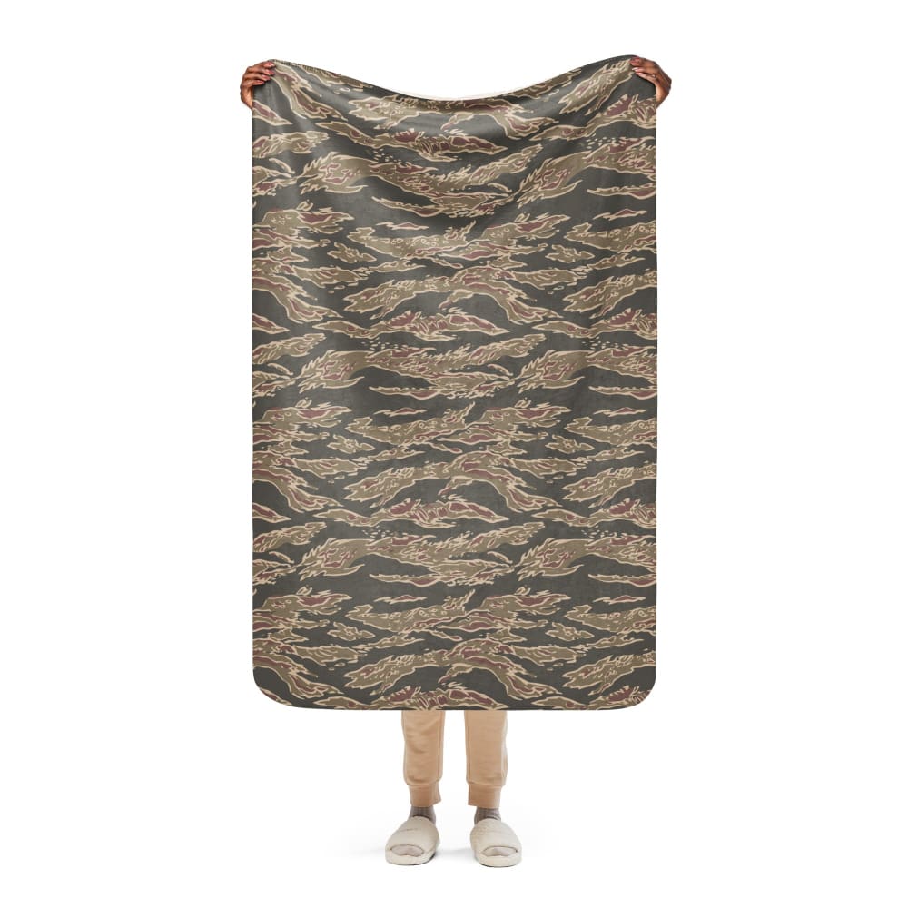 Taiwan Special Forces Red Tiger Stripe CAMO Sherpa blanket - 37″×57″