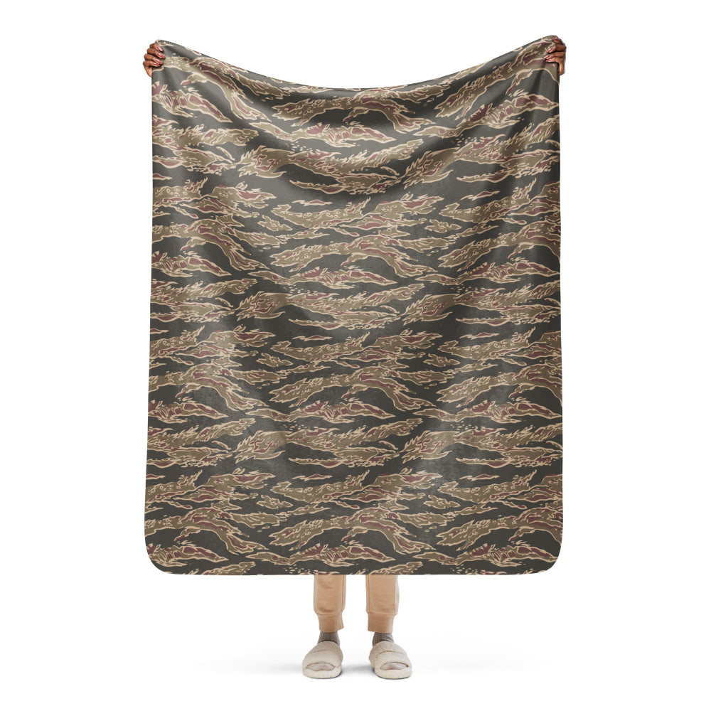 Taiwan Special Forces Red Tiger Stripe CAMO Sherpa blanket - 50″×60″ - Blanket