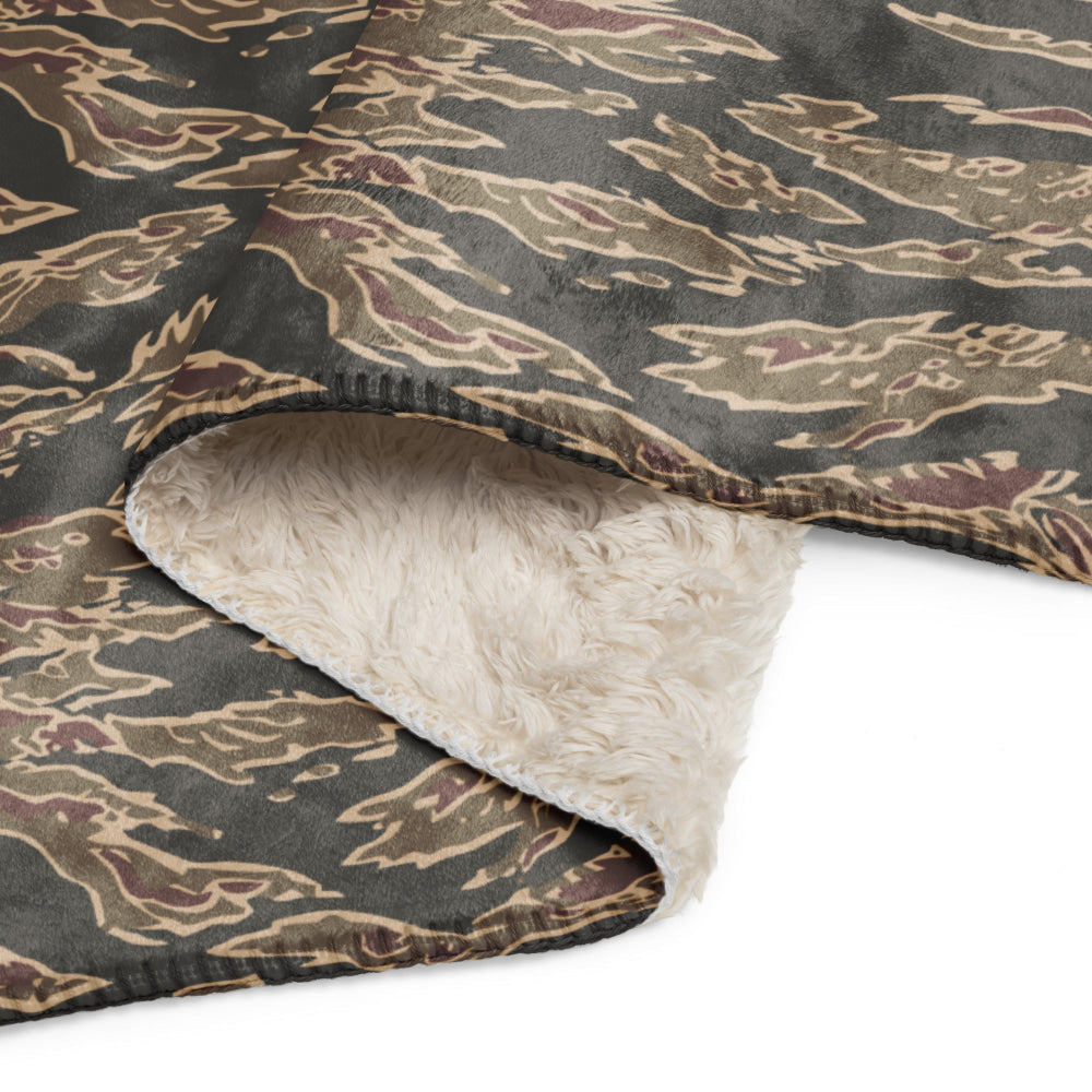 Taiwan Special Forces Red Tiger Stripe CAMO Sherpa blanket - Blanket