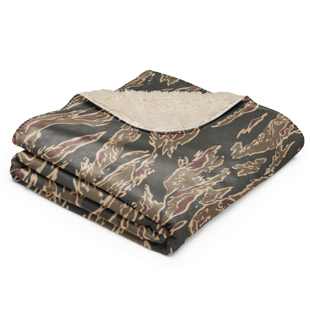 Taiwan Special Forces Red Tiger Stripe CAMO Sherpa blanket - Blanket