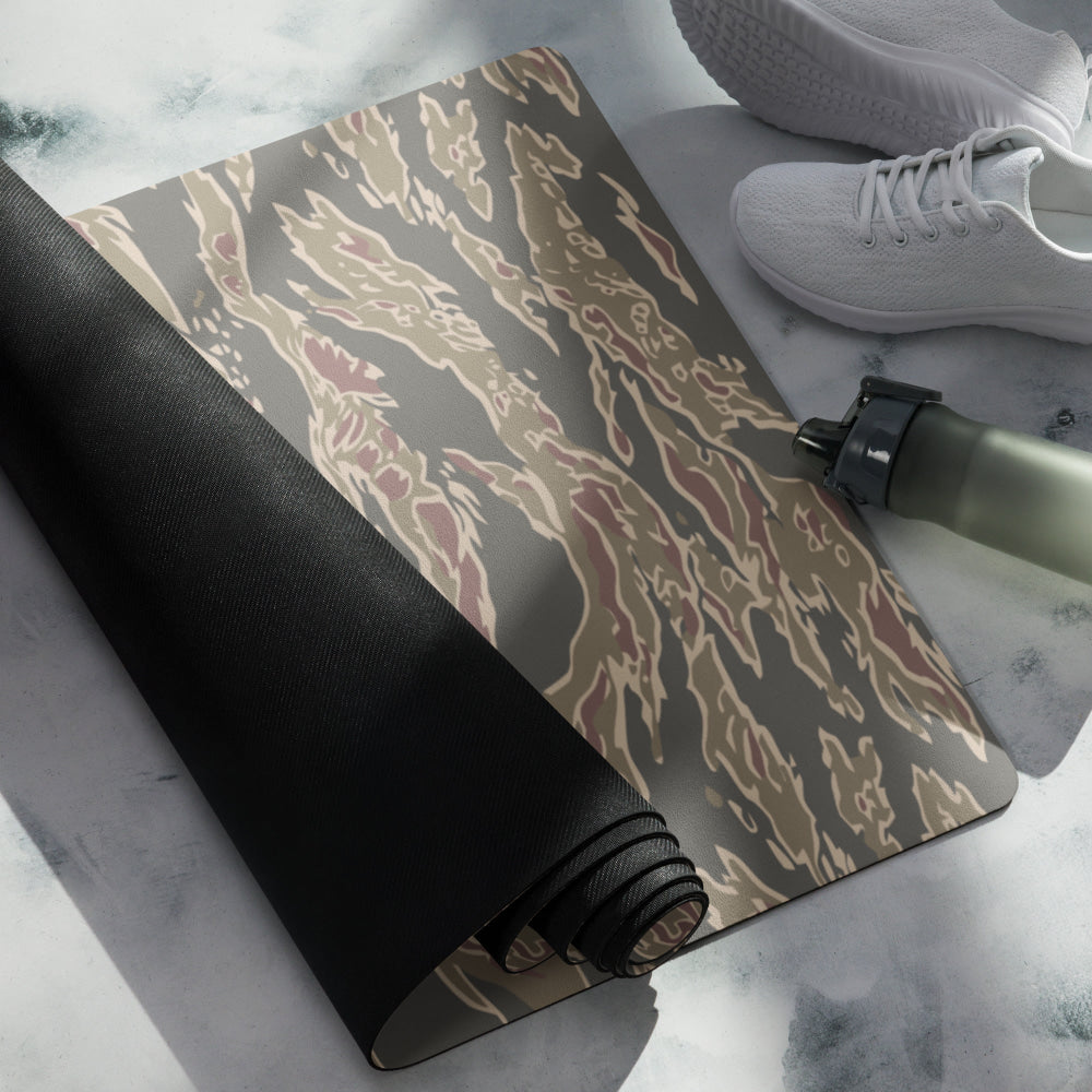 Taiwan Special Forces Red Tiger Stripe CAMO Yoga mat - Mat