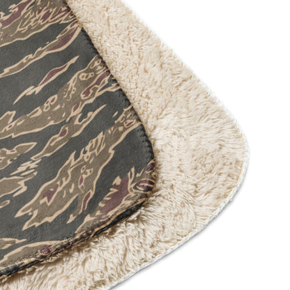 Taiwanese Special Forces Red Tiger Stripe CAMO Sherpa blanket - Blanket