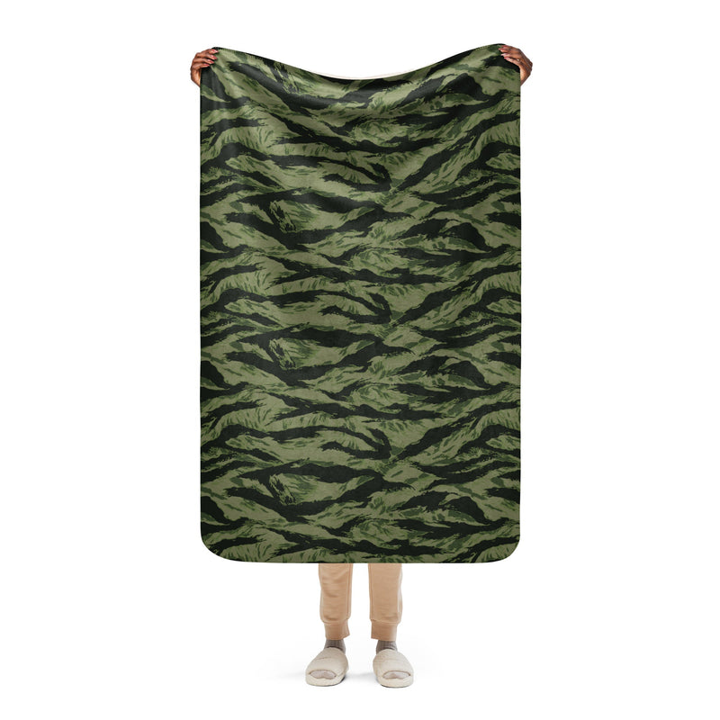 Tiger Stripe Boreal Shadow CAMO Sherpa Blanket - 37″×57″