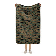 Tiger Stripe Marine Experimental Woodland CAMO Sherpa Blanket - 37″×57″