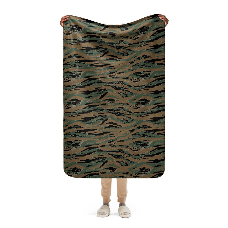 Tiger Stripe Marine Experimental Woodland CAMO Sherpa Blanket - 37″×57″