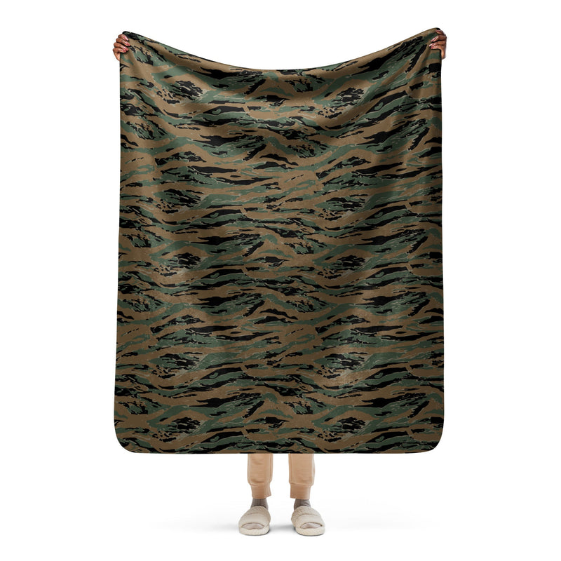 Tiger Stripe Marine Experimental Woodland CAMO Sherpa Blanket - 50″×60″