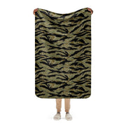 Tiger Stripe Special Forces Advisor Sparse CAMO Sherpa Blanket - 37″×57″