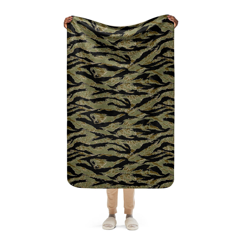 Tiger Stripe Special Forces Advisor Sparse CAMO Sherpa Blanket - 37″×57″