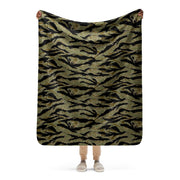 Tiger Stripe Special Forces Advisor Sparse CAMO Sherpa Blanket - 50″×60″