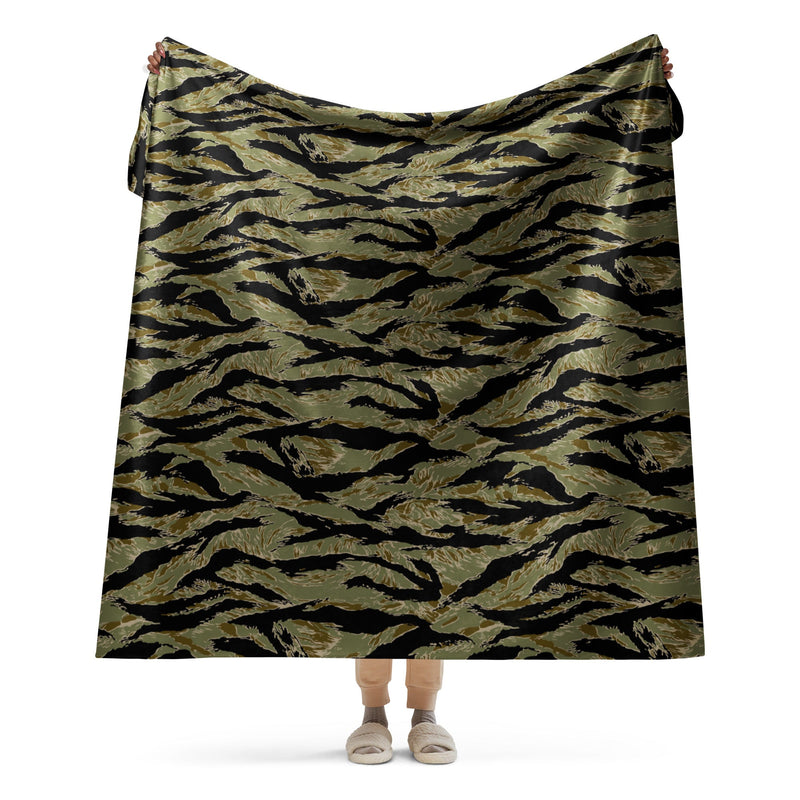 Tiger Stripe Special Forces Advisor Sparse CAMO Sherpa Blanket - 60″×80″