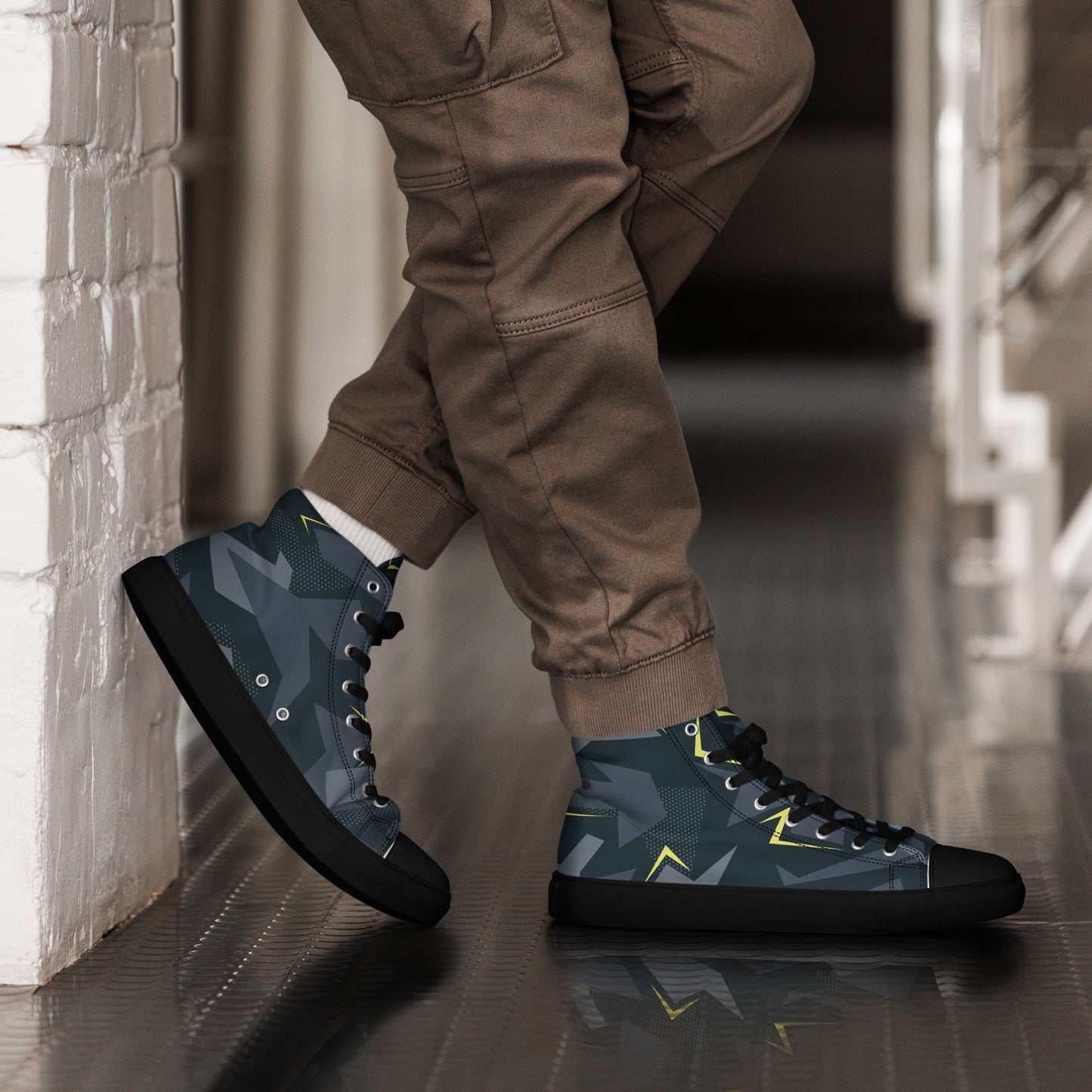 Urban Voltage CAMO Mens High-Top Canvas Shoes - 5