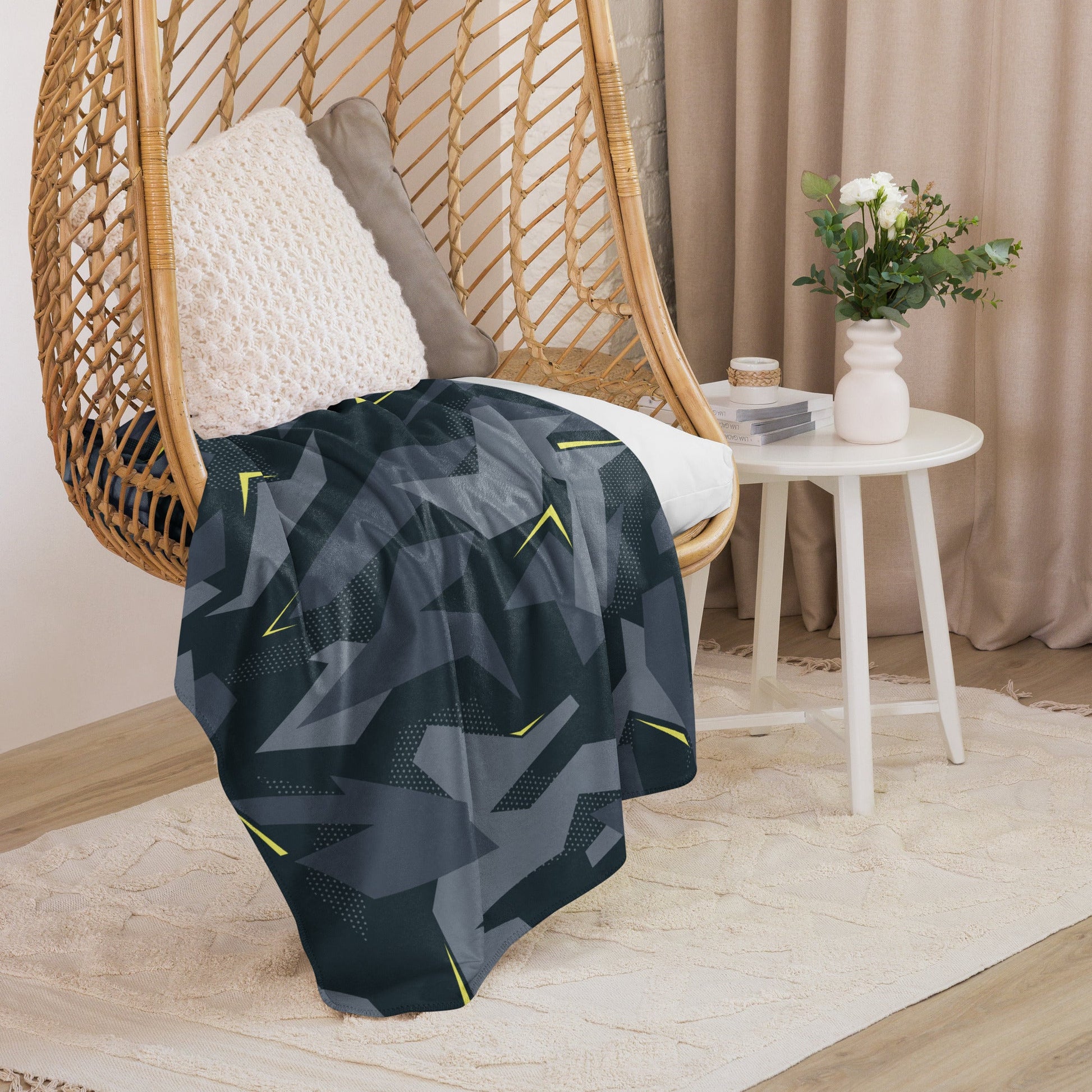 Urban Voltage CAMO Sherpa Blanket